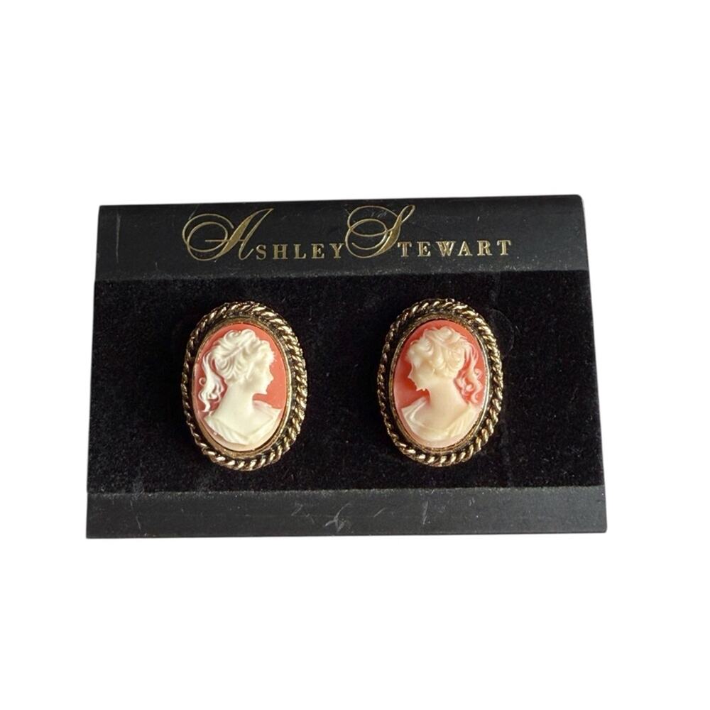 Vintage 1990s Ashley Stewart Cameo Stud Earrings Gold Tone NOS NWT